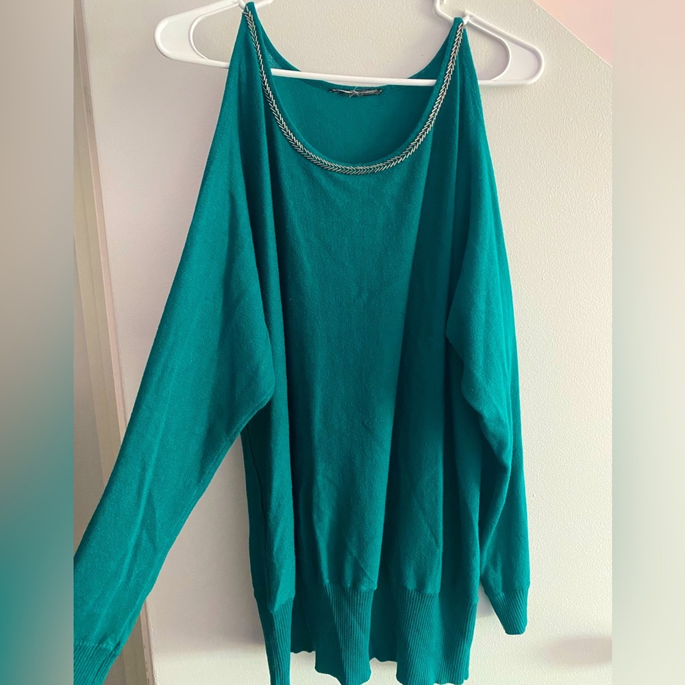 Dark green long sleeve cold shoulder